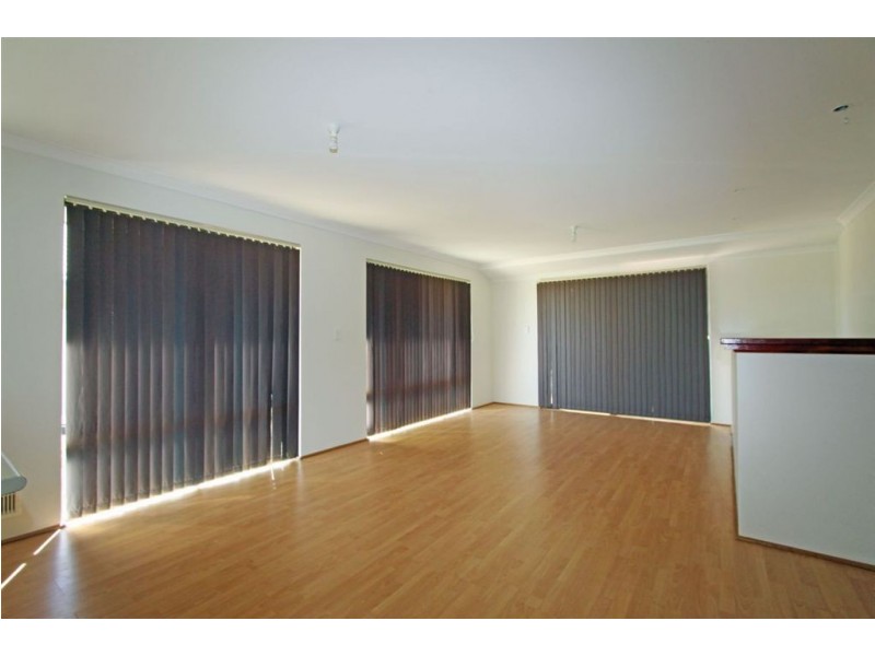 4 Arlette Pass, Lakelands WA 6180