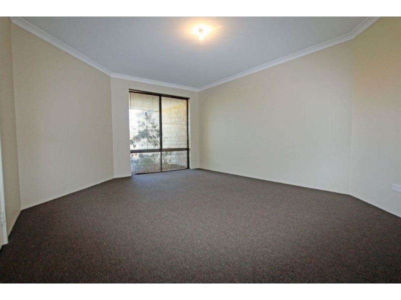 4 Arlette Pass, Lakelands WA 6180