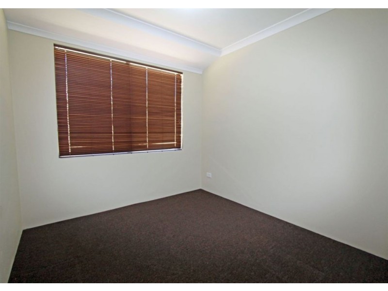 4 Arlette Pass, Lakelands WA 6180