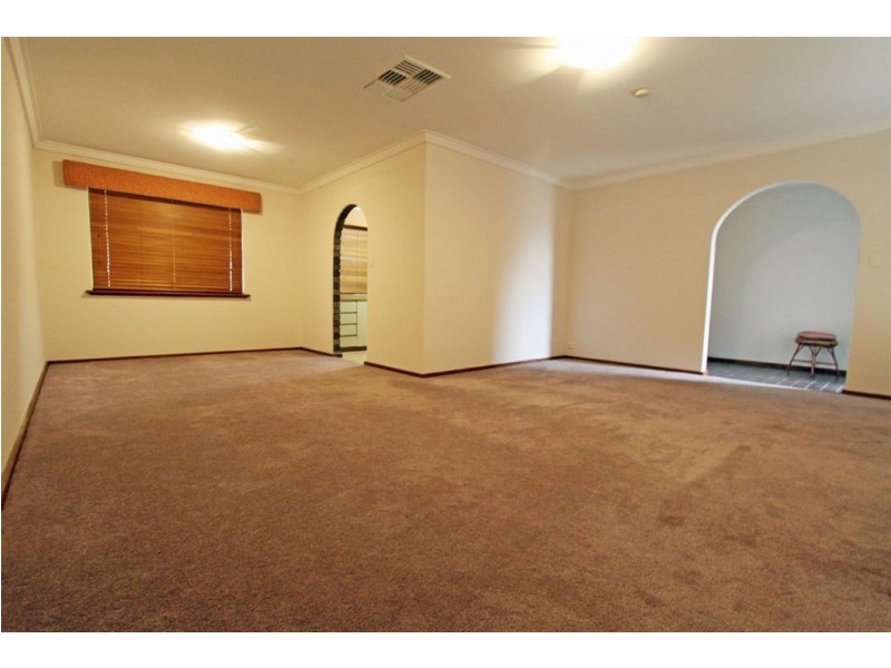 52 Glencoe Parade, Halls Head WA 6210