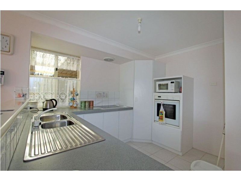 4 Neil Place, Waroona WA 6215