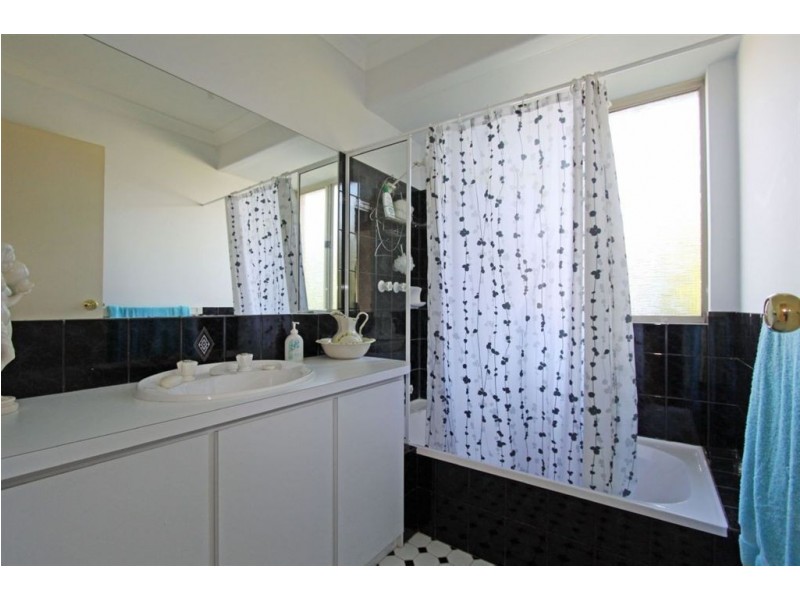 4 Neil Place, Waroona WA 6215