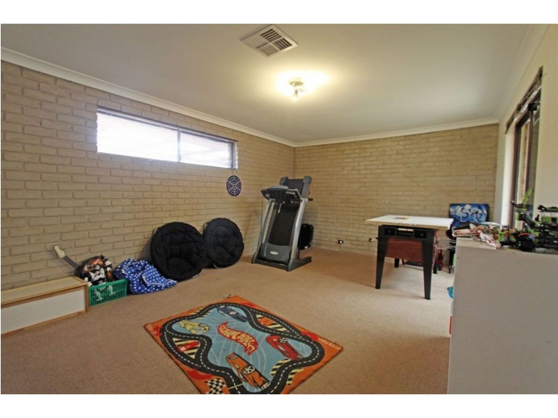 3 Oakdale Close, Halls Head WA 6210