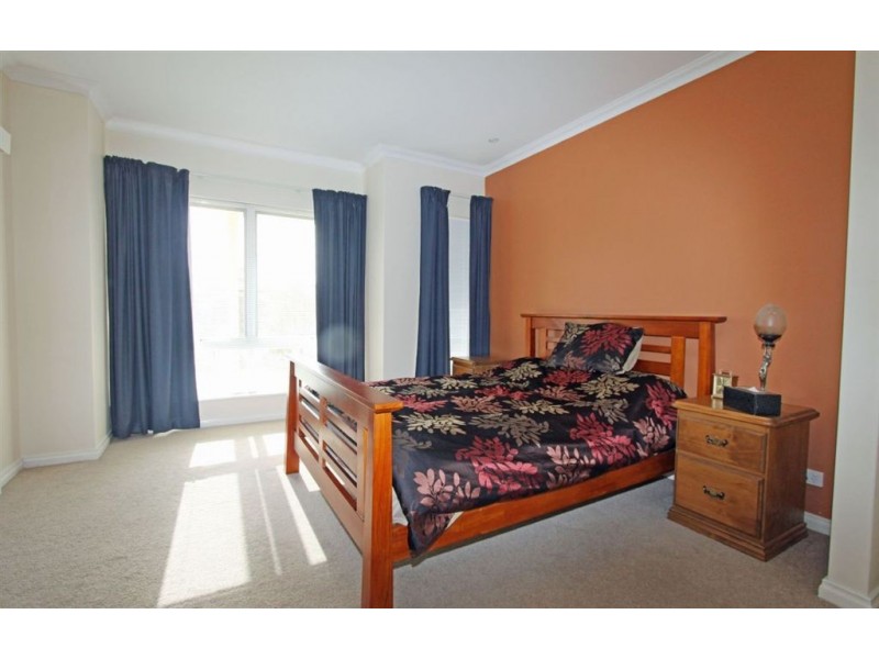 11 Shelduck Way, Dudley Park WA 6210
