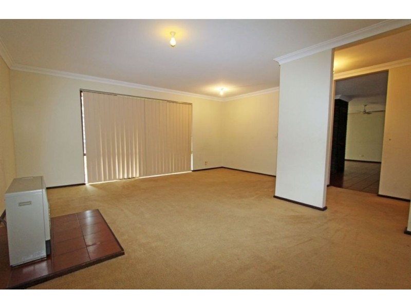 18 Leighton Road East, Halls Head WA 6210