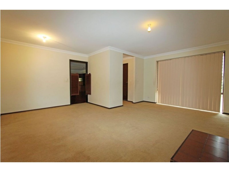 18 Leighton Road East, Halls Head WA 6210