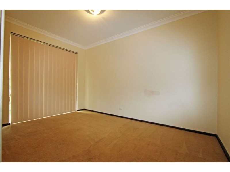 18 Leighton Road East, Halls Head WA 6210