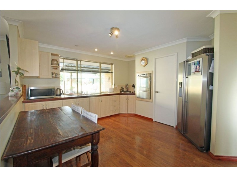 8 Clipper Way, Halls Head WA 6210