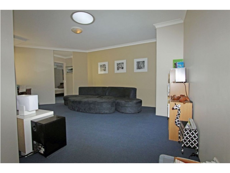 8 Clipper Way, Halls Head WA 6210