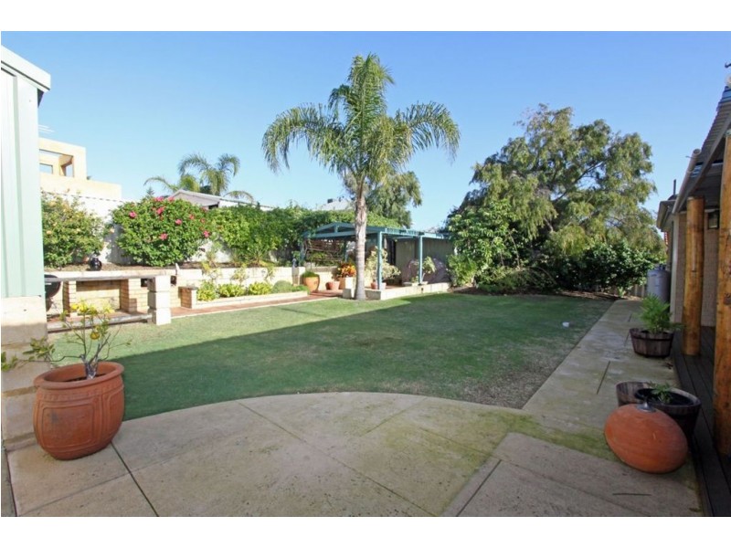 8 Clipper Way, Halls Head WA 6210