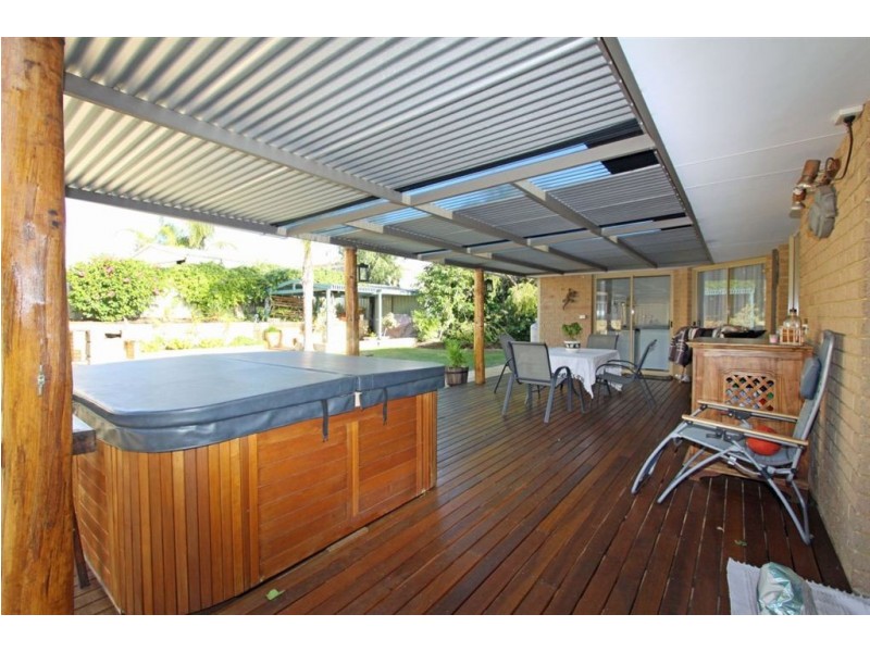 8 Clipper Way, Halls Head WA 6210