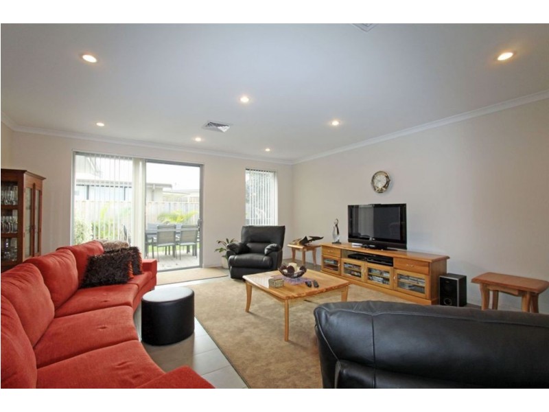 1 Portland Pass, Meadow Springs WA 6210