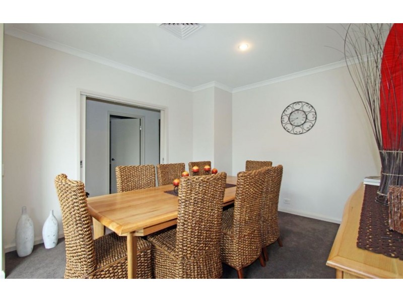 1 Portland Pass, Meadow Springs WA 6210