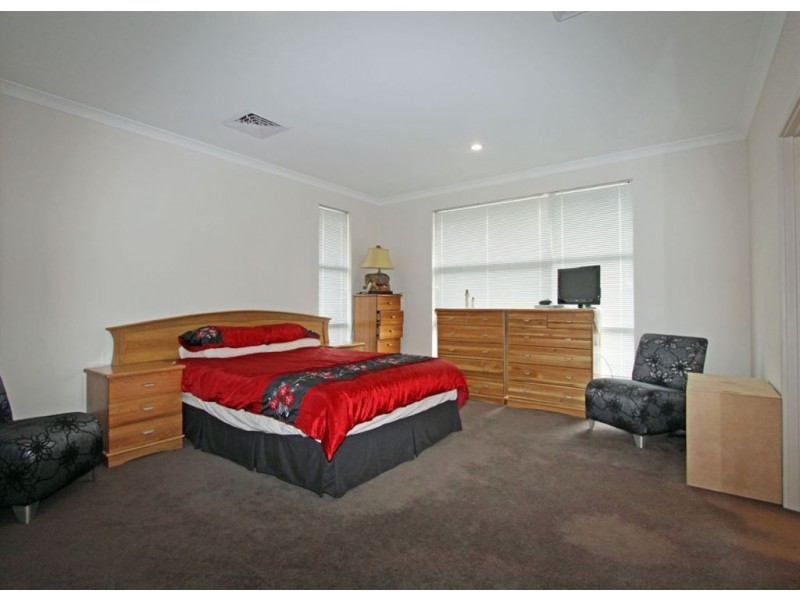 1 Portland Pass, Meadow Springs WA 6210