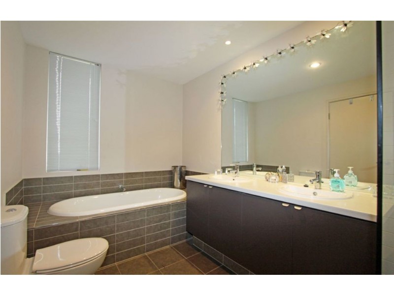 1 Portland Pass, Meadow Springs WA 6210