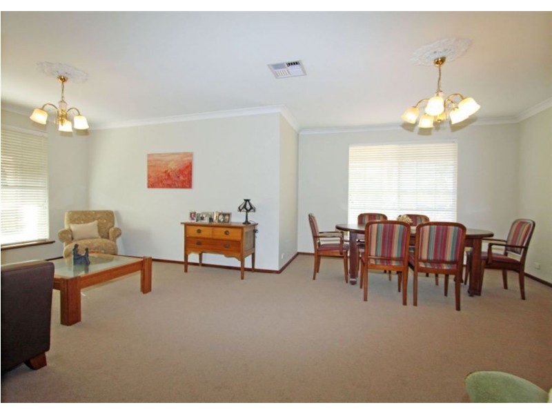 9 Sandford Crescent, Halls Head WA 6210