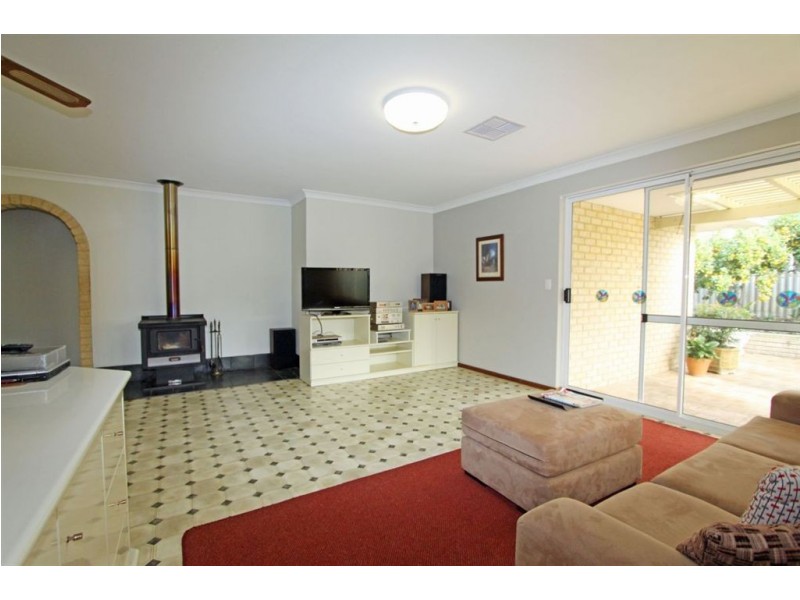 9 Sandford Crescent, Halls Head WA 6210