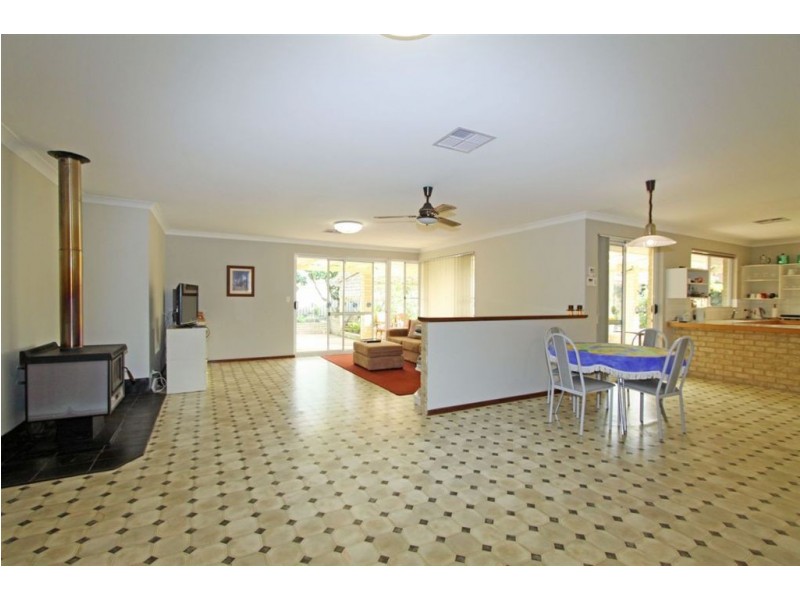 9 Sandford Crescent, Halls Head WA 6210