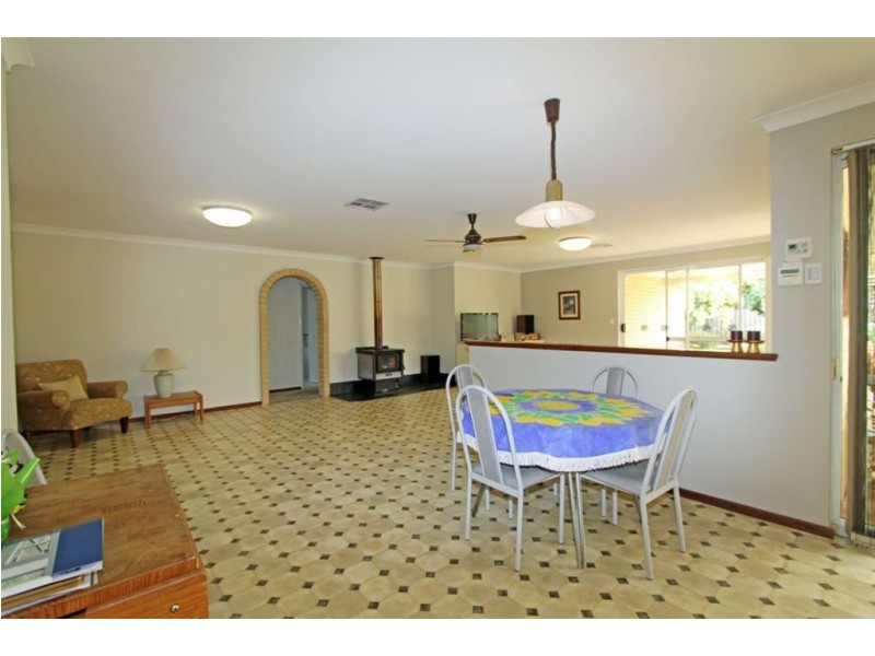 9 Sandford Crescent, Halls Head WA 6210