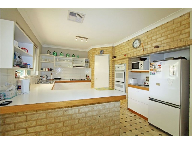 9 Sandford Crescent, Halls Head WA 6210