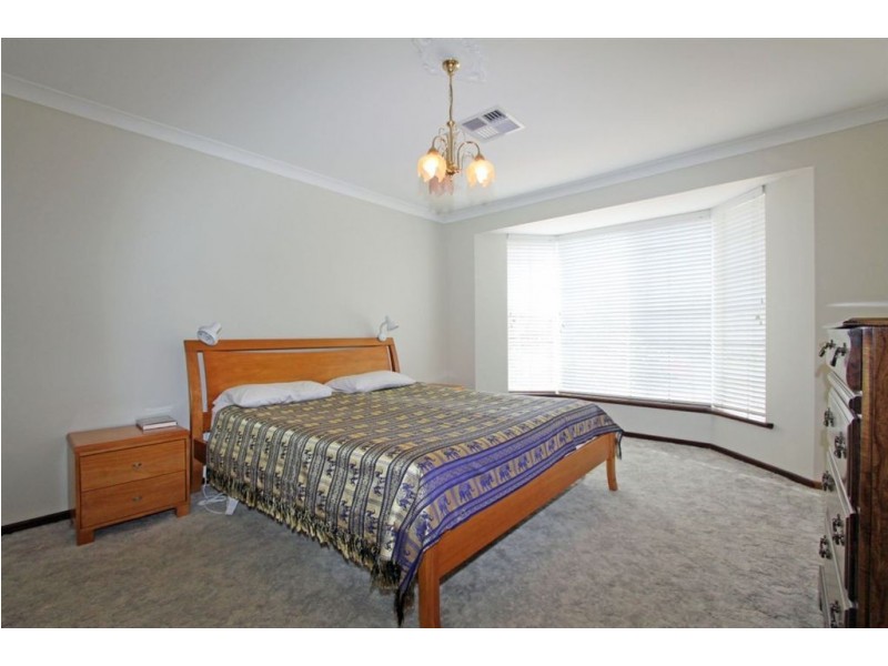 9 Sandford Crescent, Halls Head WA 6210