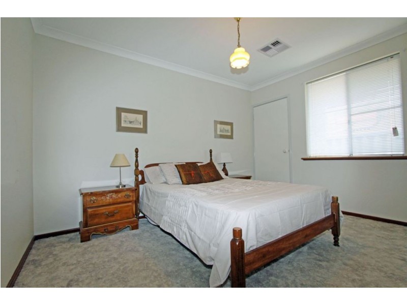9 Sandford Crescent, Halls Head WA 6210