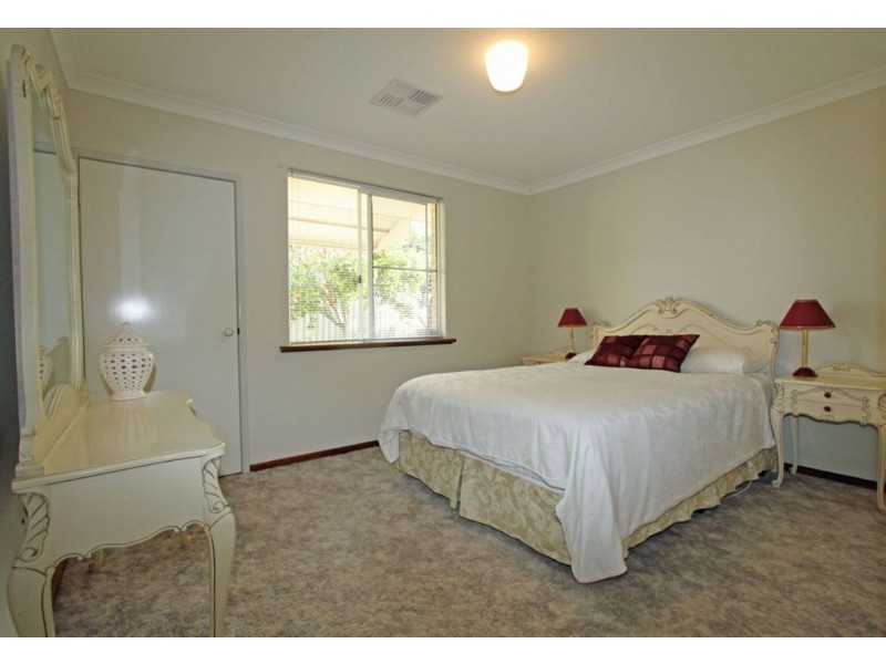 9 Sandford Crescent, Halls Head WA 6210