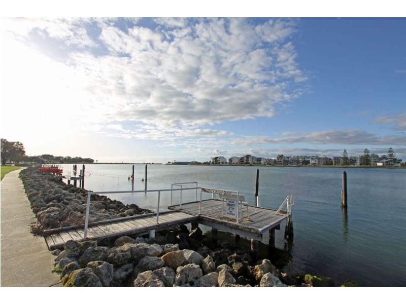 20 Leighton Road East, Halls Head WA 6210