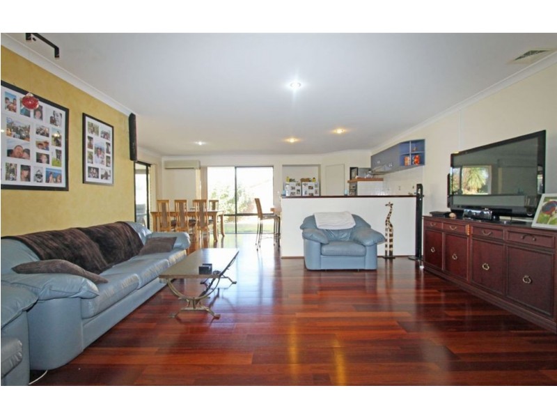 8 Discovery Cove, Halls Head WA 6210