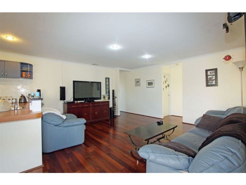8 Discovery Cove, Halls Head WA 6210
