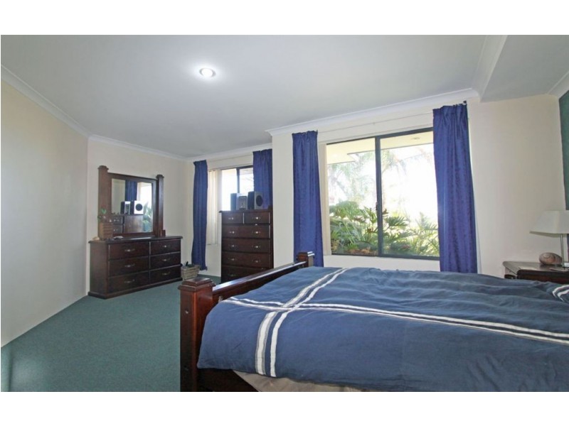 8 Discovery Cove, Halls Head WA 6210