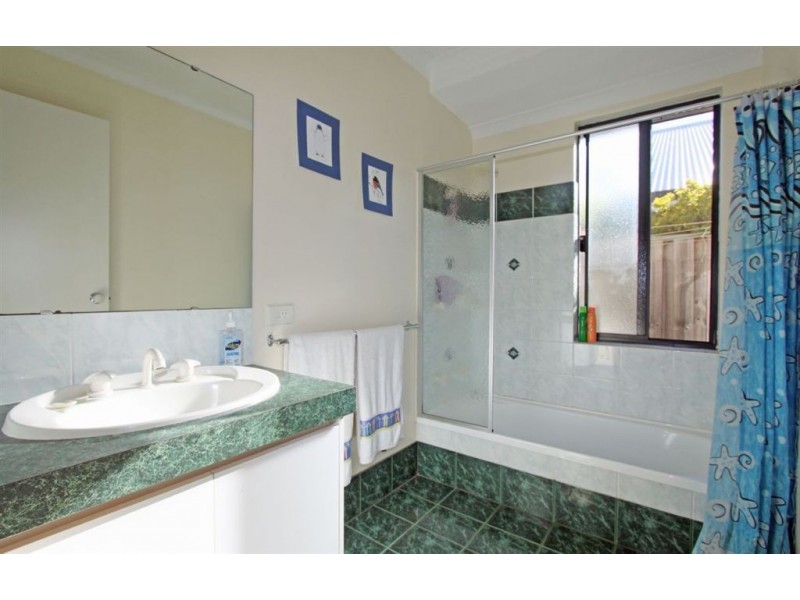 8 Discovery Cove, Halls Head WA 6210