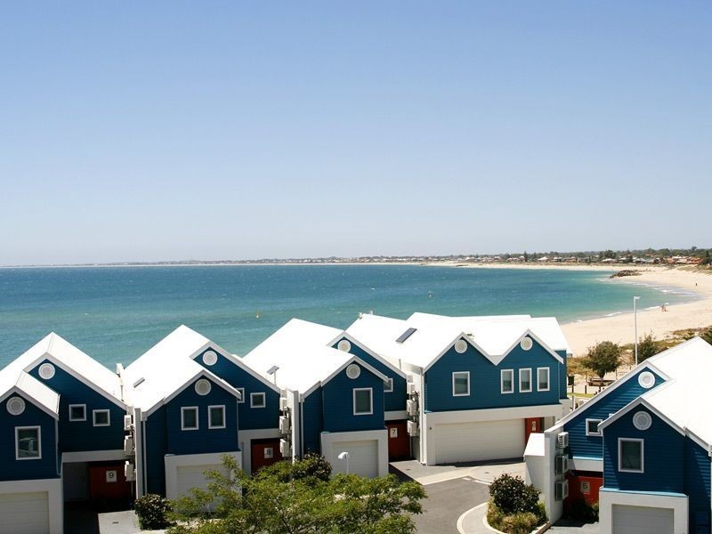 306/16 Dolphin Drive, Mandurah WA 6210