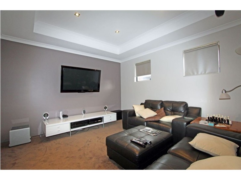 4 Moorhen Green, Dudley Park WA 6210