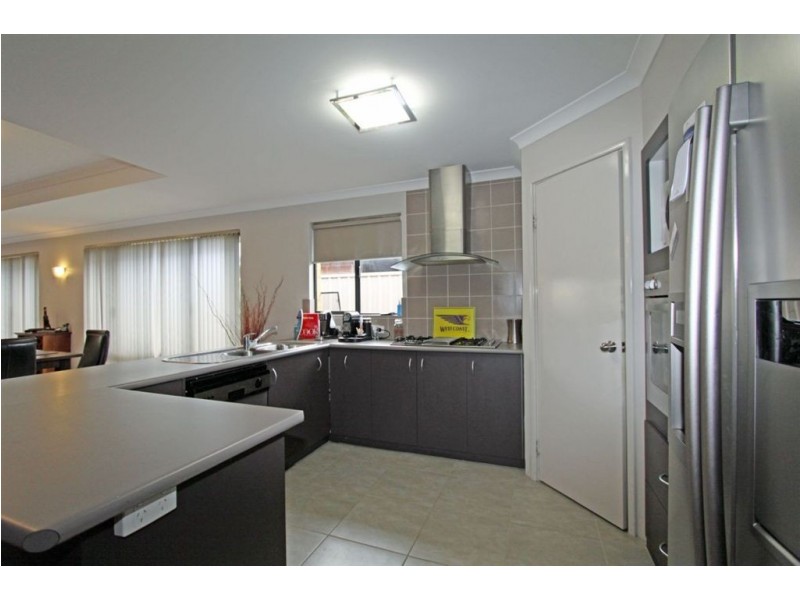 4 Moorhen Green, Dudley Park WA 6210