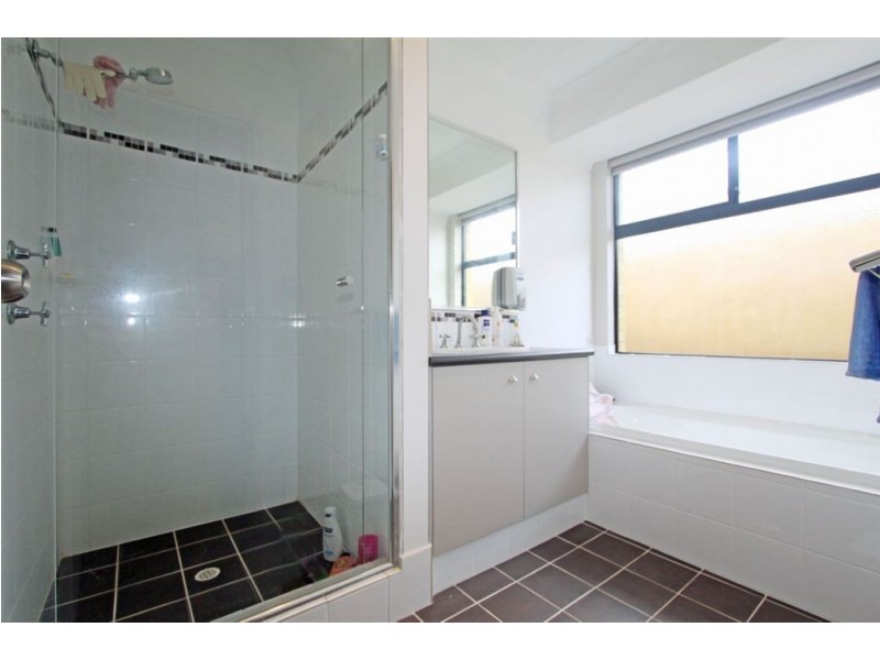 4 Moorhen Green, Dudley Park WA 6210