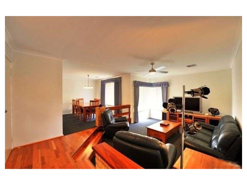 18 Seawind Drive, Silver Sands WA 6210