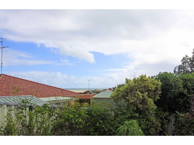 2/5 Fulmar Place, Halls Head WA 6210