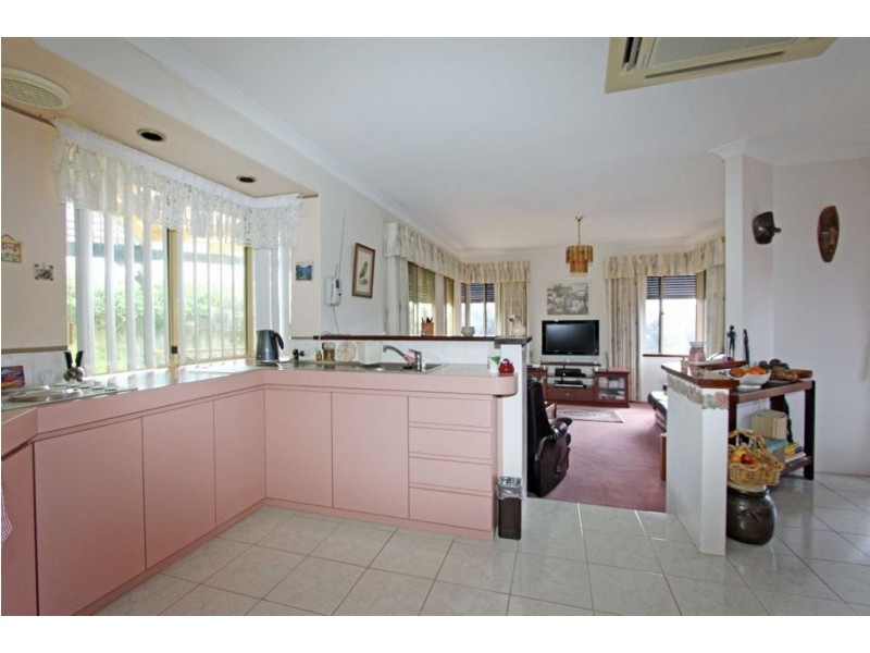 2/5 Fulmar Place, Halls Head WA 6210