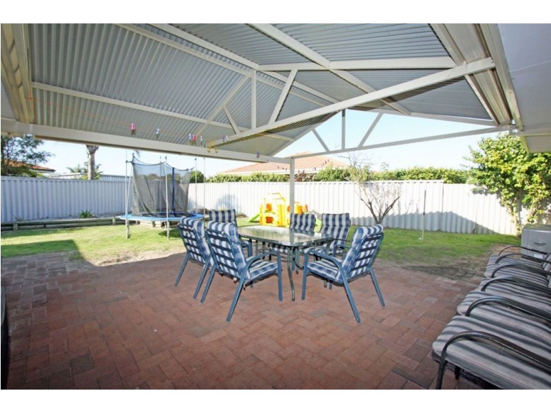5 Maitland Close, Halls Head WA 6210