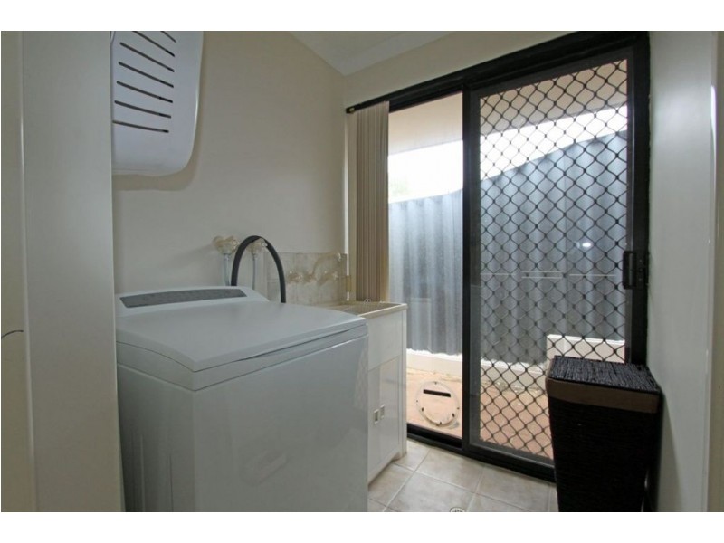 5B Hibiscus Rise, Halls Head WA 6210