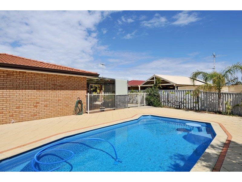 16 Seawind Drive, Silver Sands WA 6210