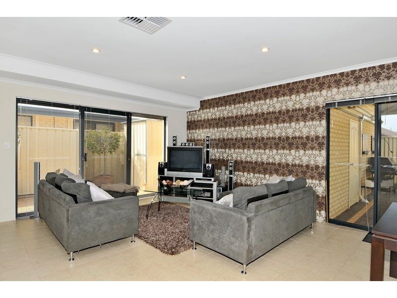 6 Salome Crescent, Lakelands WA 6180