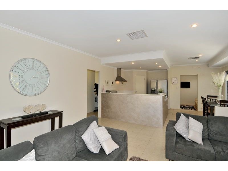 6 Salome Crescent, Lakelands WA 6180