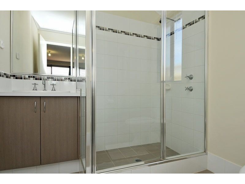 6 Salome Crescent, Lakelands WA 6180