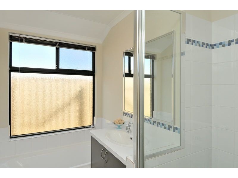 6 Salome Crescent, Lakelands WA 6180