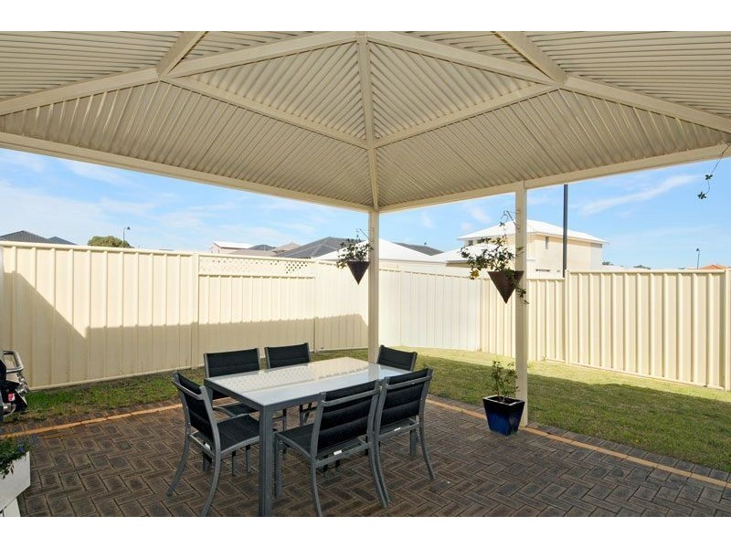 6 Salome Crescent, Lakelands WA 6180