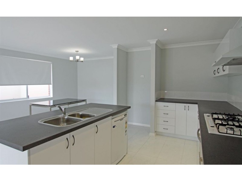 2/35A Karrul Way, Greenfields WA 6210