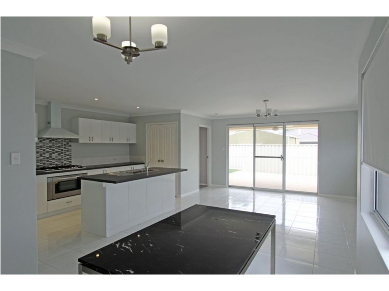 2/35A Karrul Way, Greenfields WA 6210