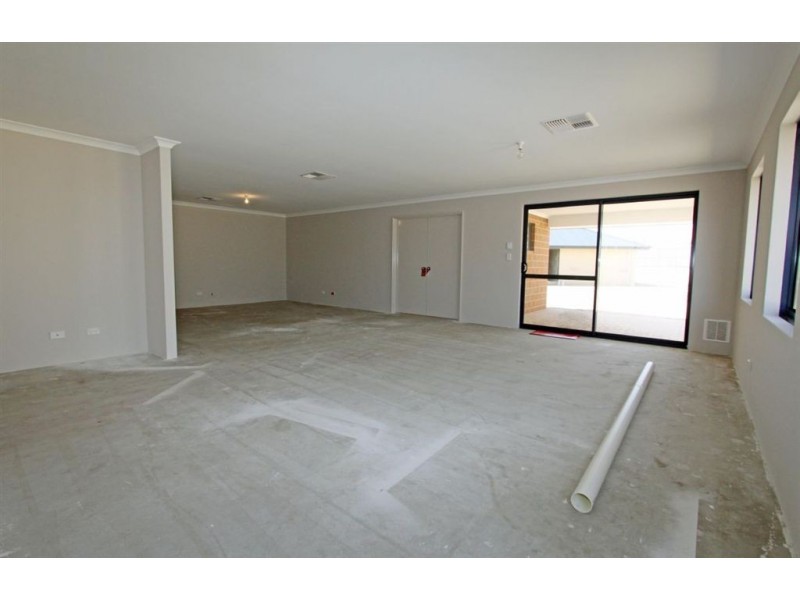65 Carissa Turn, Halls Head WA 6210